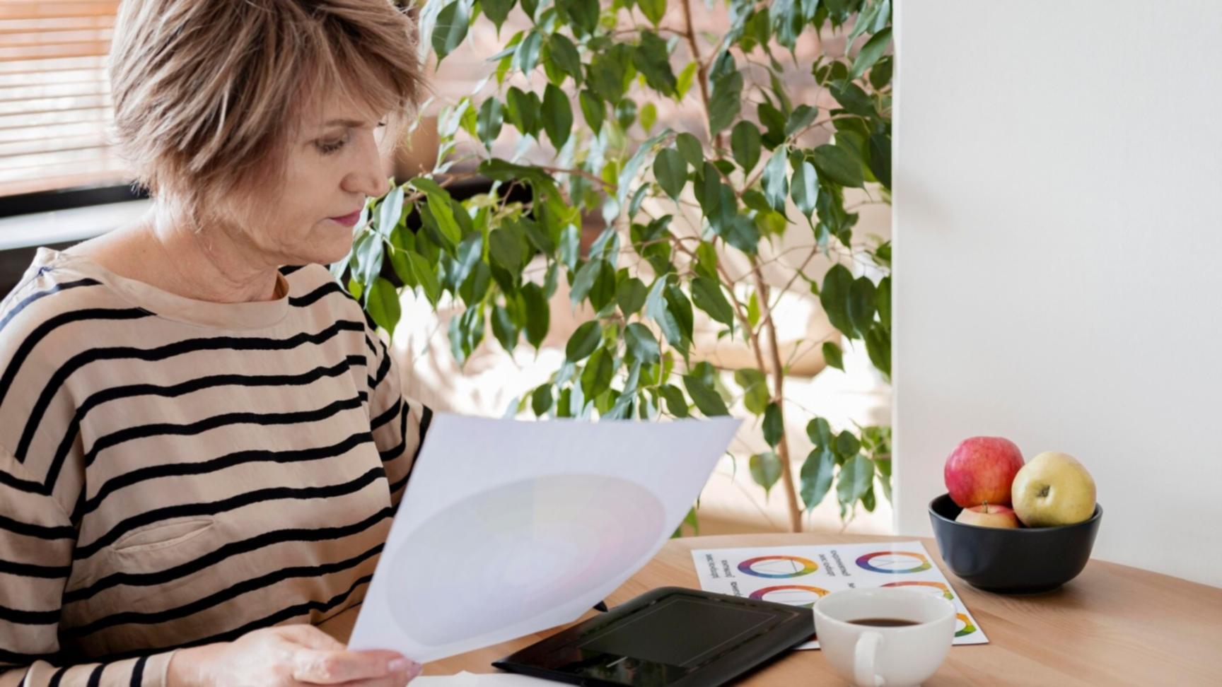 Finanzberatung und Investmentstrategien im modernen Büro